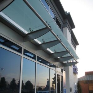 Kontraktor Kanopi Kaca Gantung Surakarta – KacaTempered.co.id